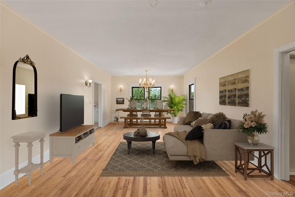176 Colonial Parkway - Photo 1