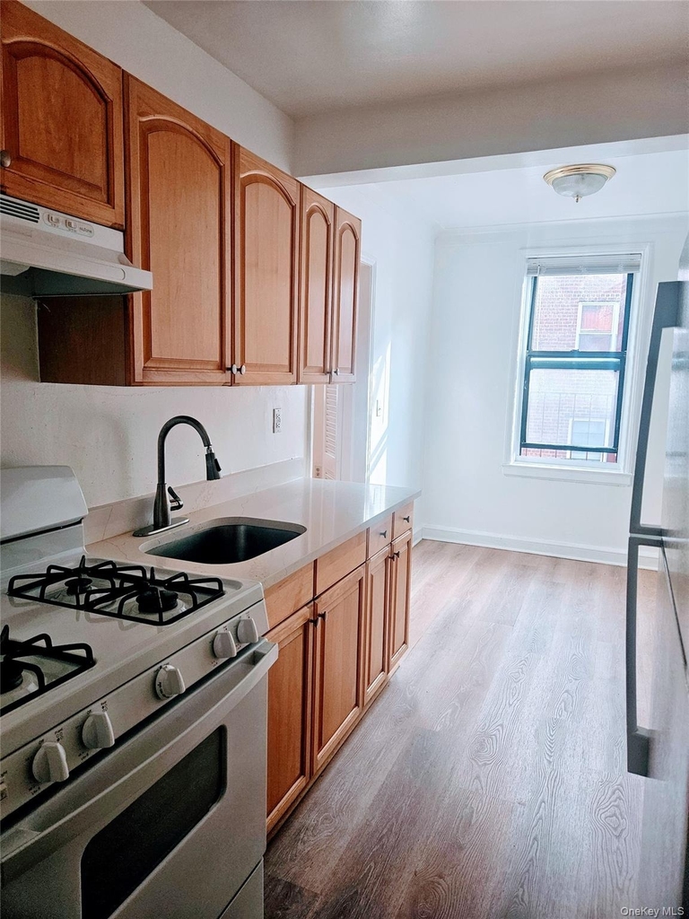 1 Broad Parkway - Photo 1