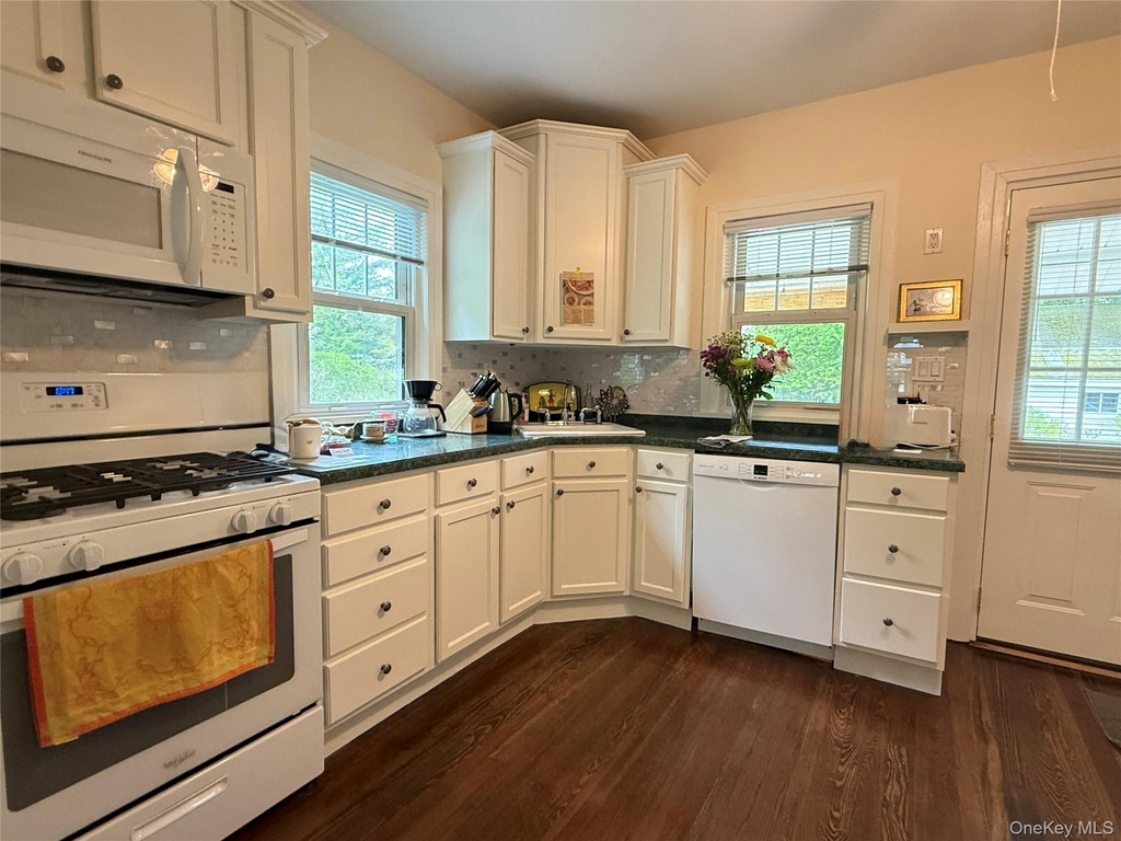 38 Sammis Street - Photo 5