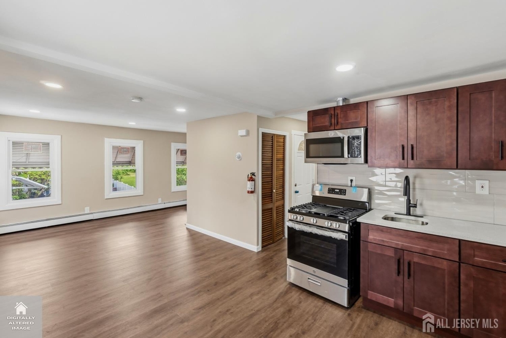1648 Essex Street - Photo 8