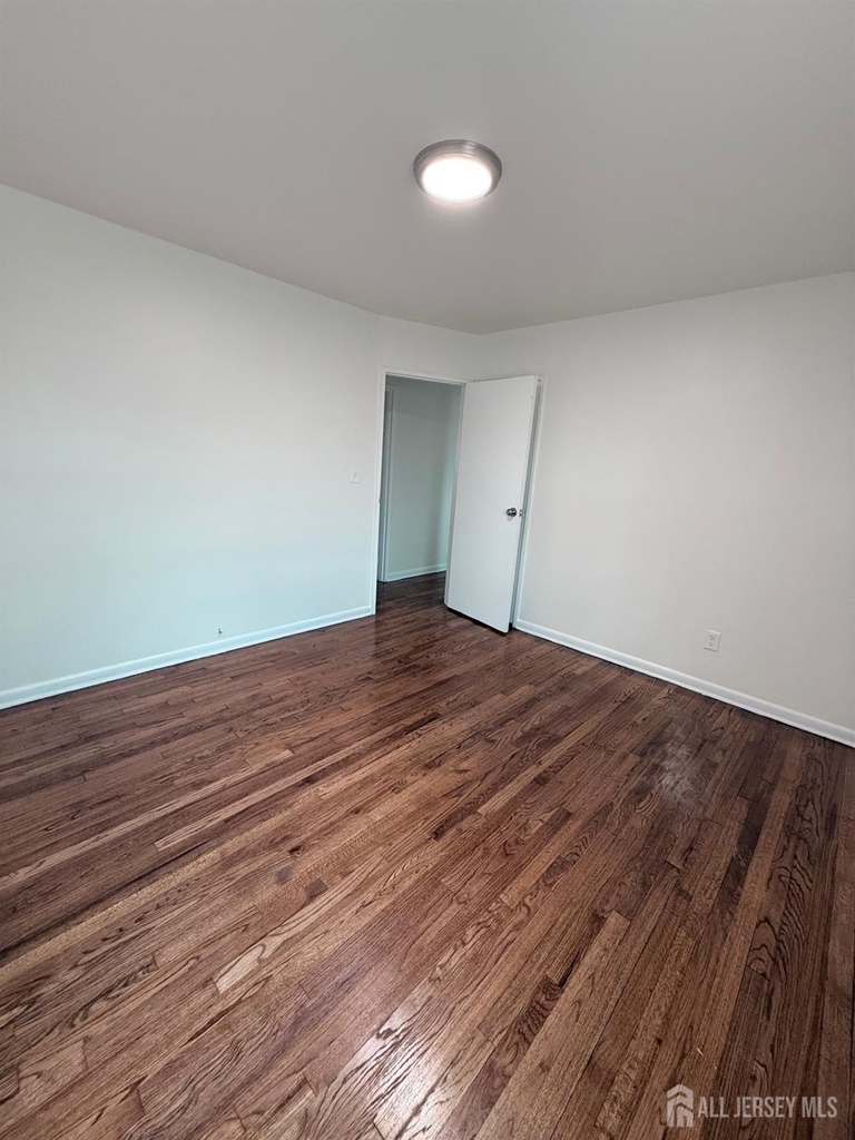 260 Loring Avenue - Photo 3