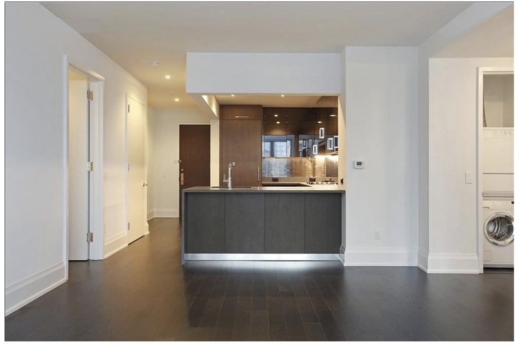 50 Riverside Boulevard - Photo 2