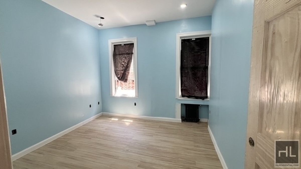 586 E 54th Street - Photo 3