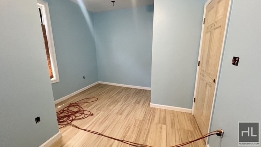 586 E 54th Street - Photo 7