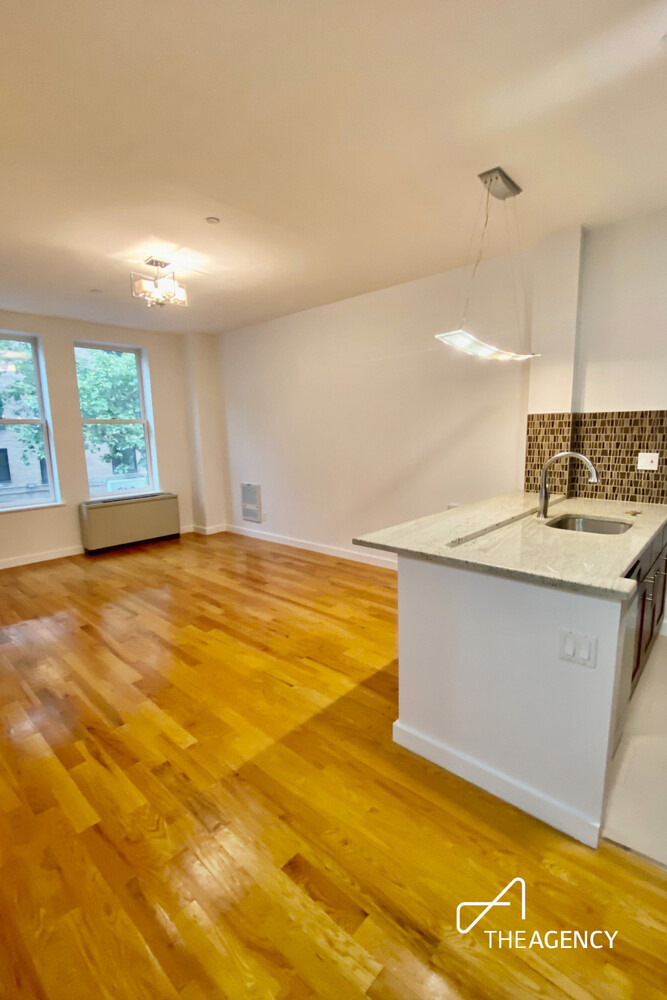 367 Waverly Avenue - Photo 18