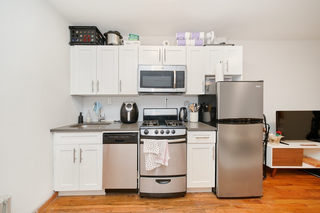 456 9th Avenue - Photo 8