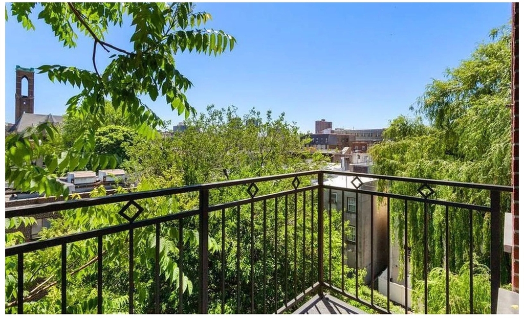 2113 5th Avenue - Photo 0