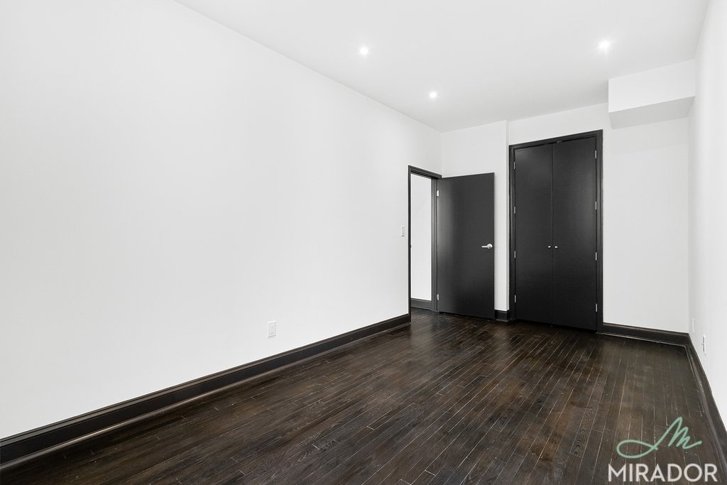 270 Park Avenue S - Photo 5