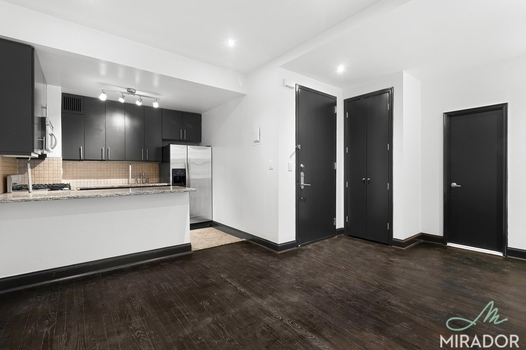 270 Park Avenue S - Photo 3