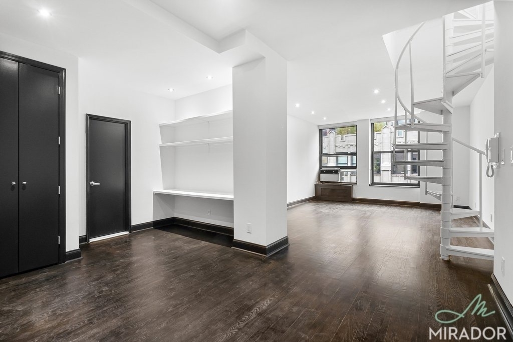 270 Park Avenue S - Photo 1