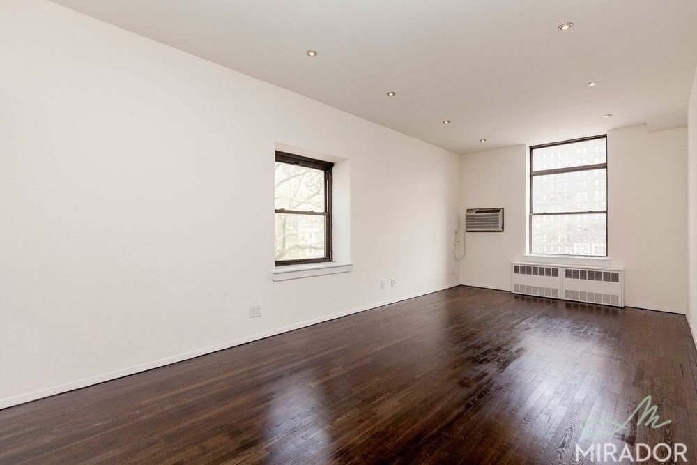 304 E 20th Street - Photo 0