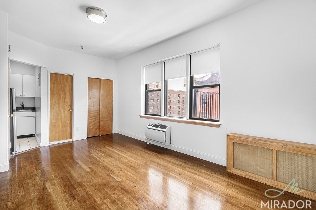 1435 York Avenue - Photo 0
