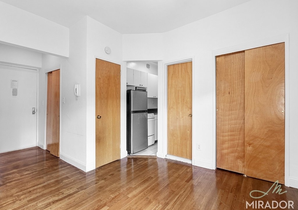 1435 York Avenue - Photo 3
