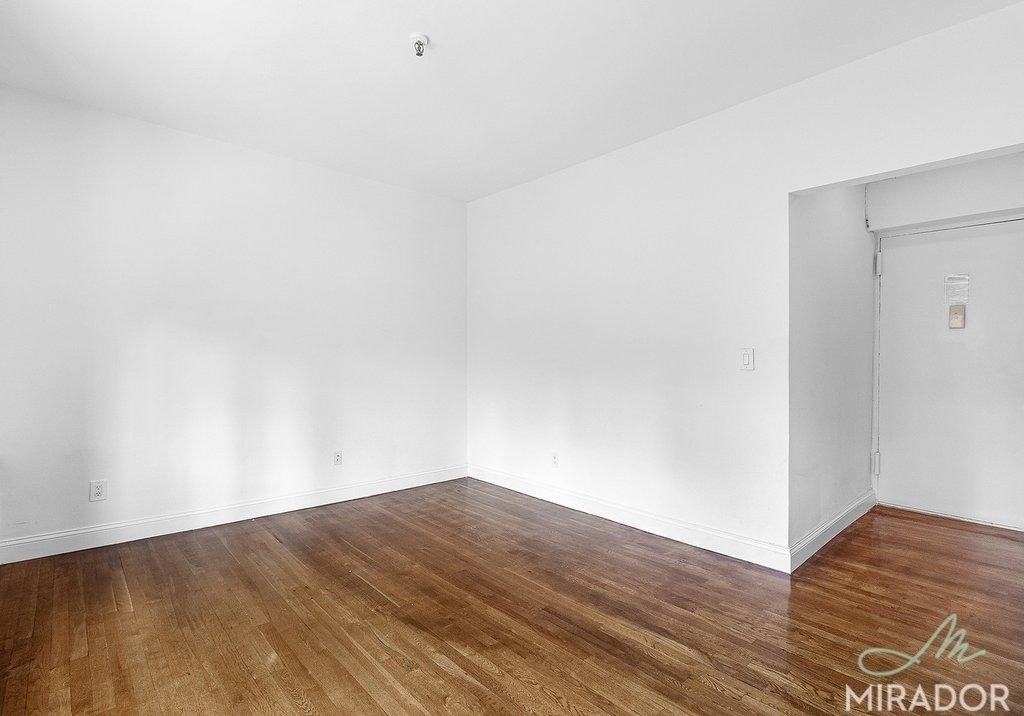 1435 York Avenue - Photo 1