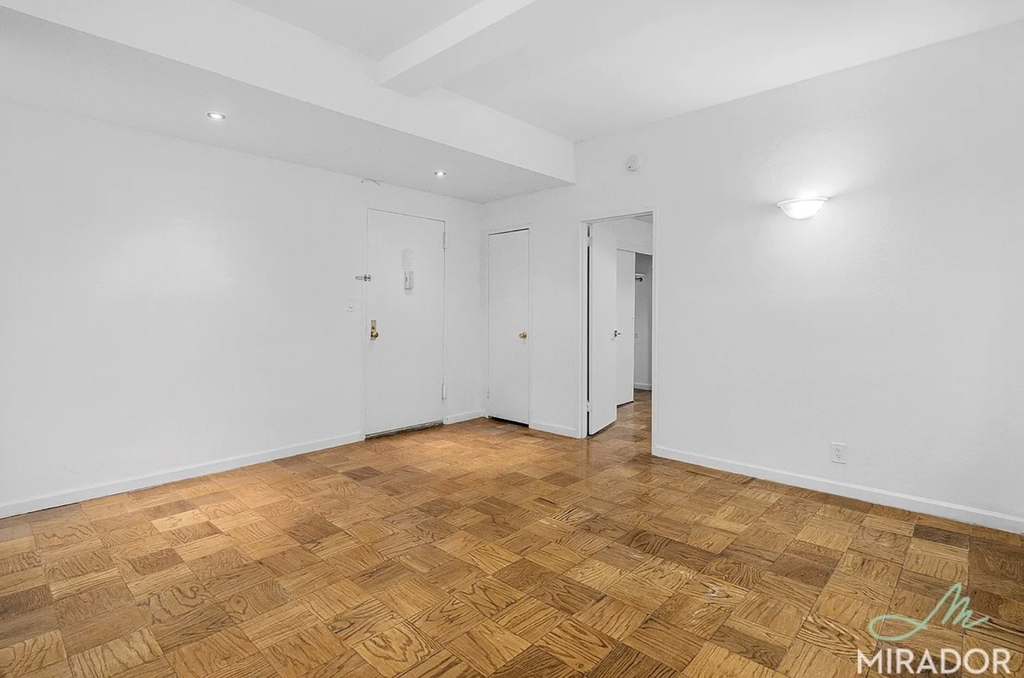 132 E 45th Street - Photo 2