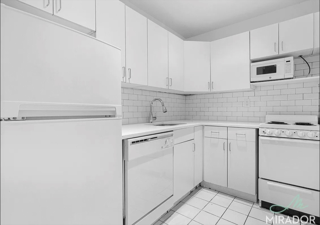 132 E 45th Street - Photo 3