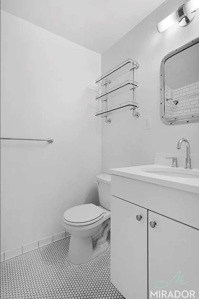 132 E 45th Street - Photo 7