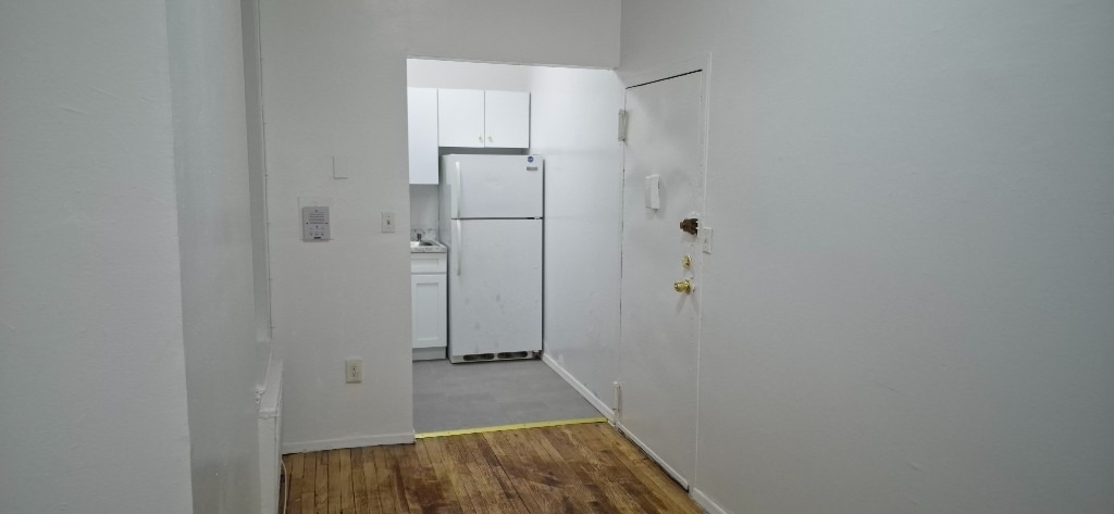 229 E 29th Street - Photo 9