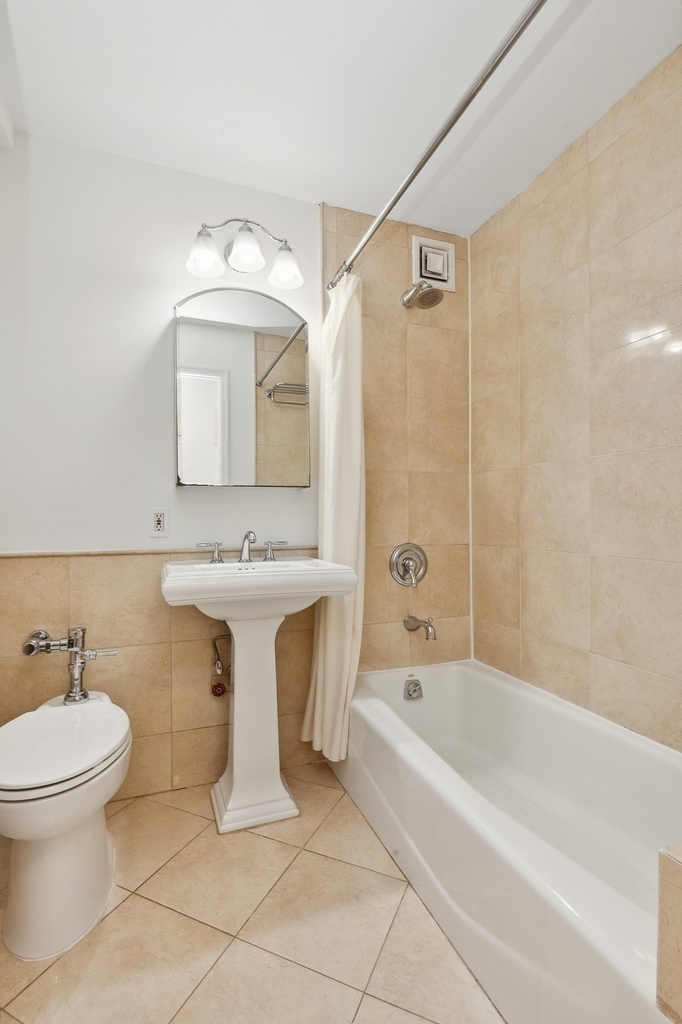 333 W 57th Street - Photo 5