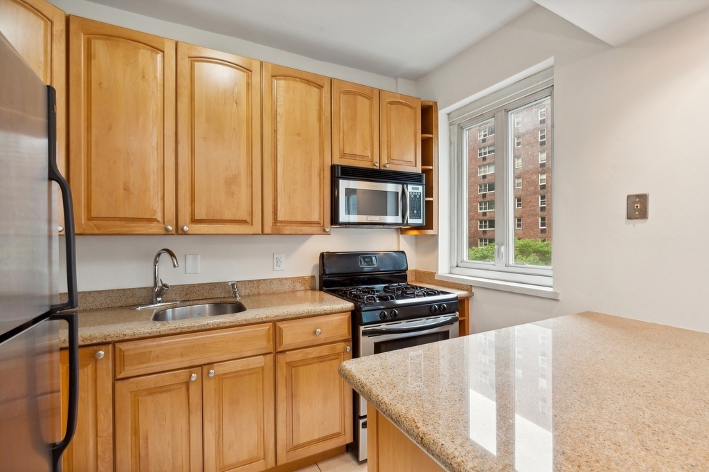 333 W 57th Street - Photo 2