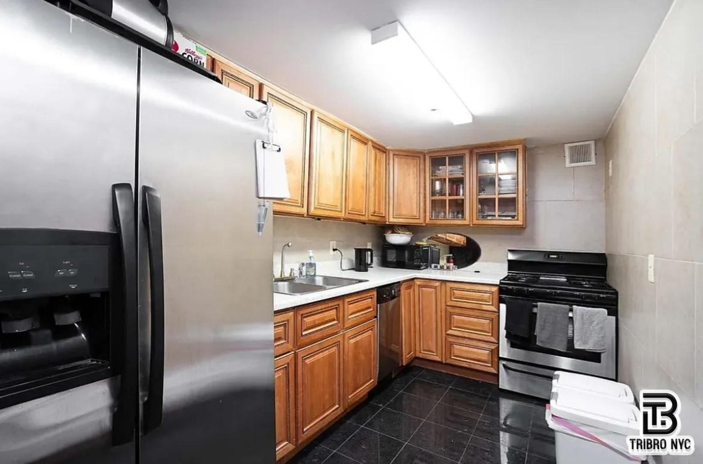 395 Smith Street - Photo 1