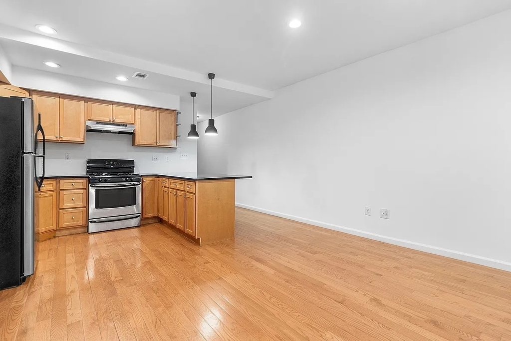 315 22nd Street - Photo 0