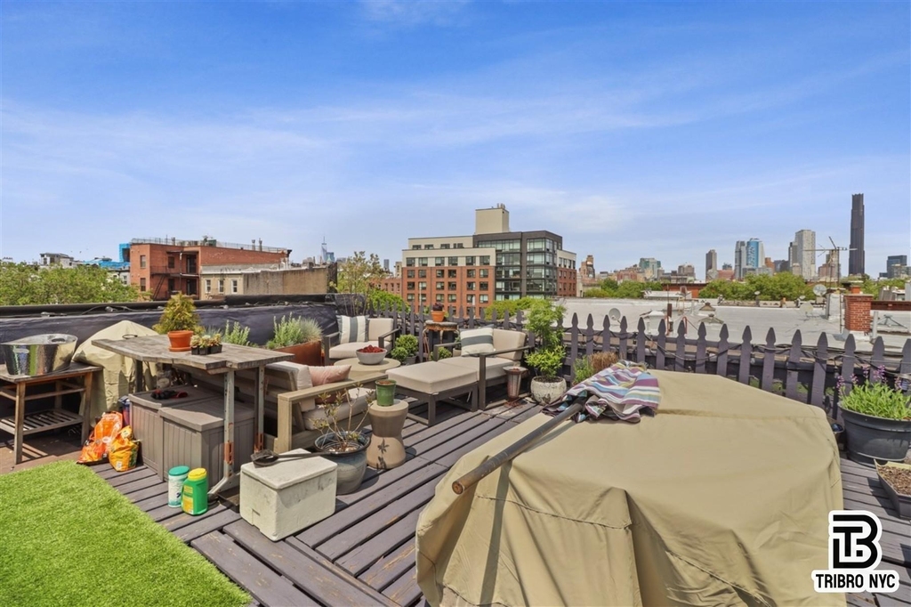 395 Smith Street - Photo 1