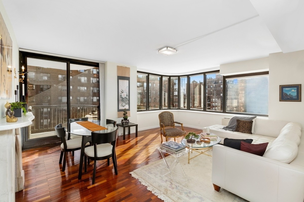 52 E End Avenue - Photo 0