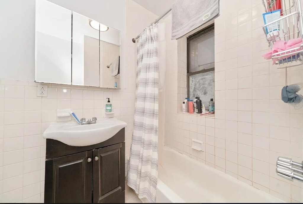 364 W 36th Street - Photo 7