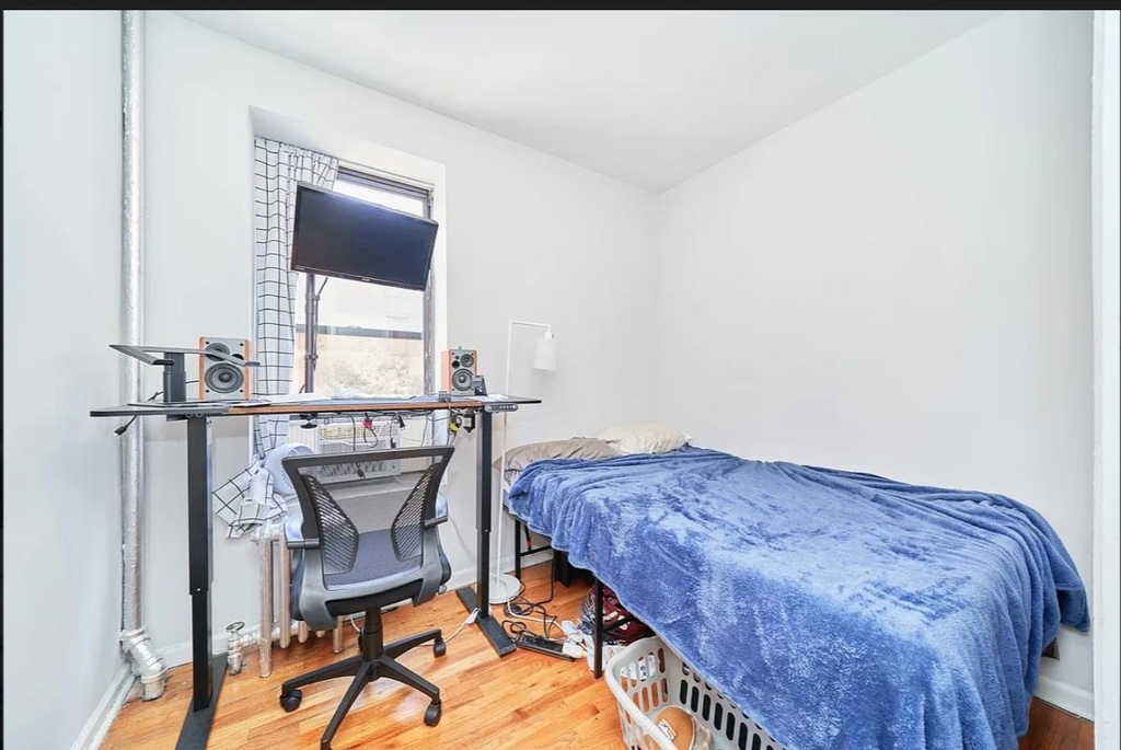 364 W 36th Street - Photo 4