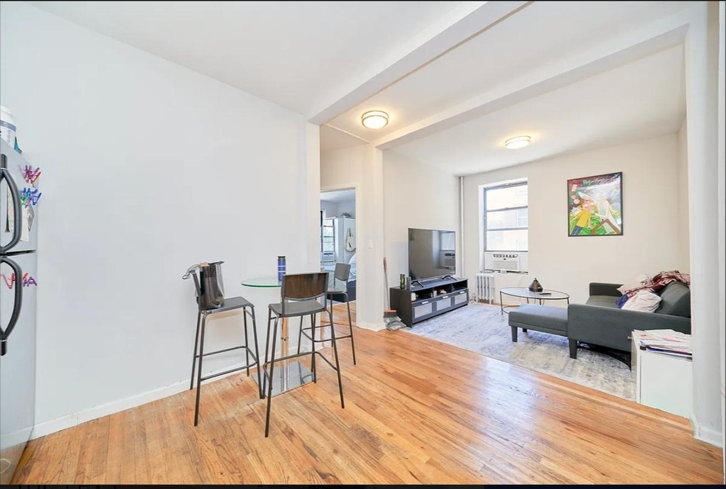 364 W 36th Street - Photo 2
