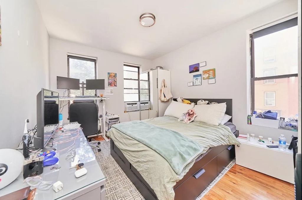 364 W 36th Street - Photo 3