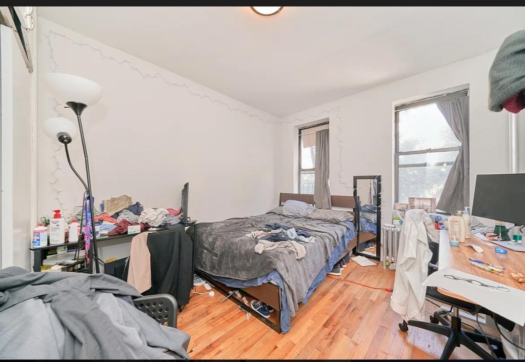 364 W 36th Street - Photo 5