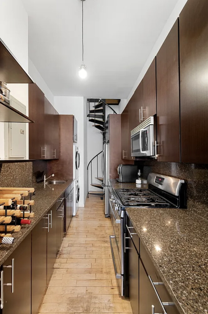 422 W Broadway - Photo 3