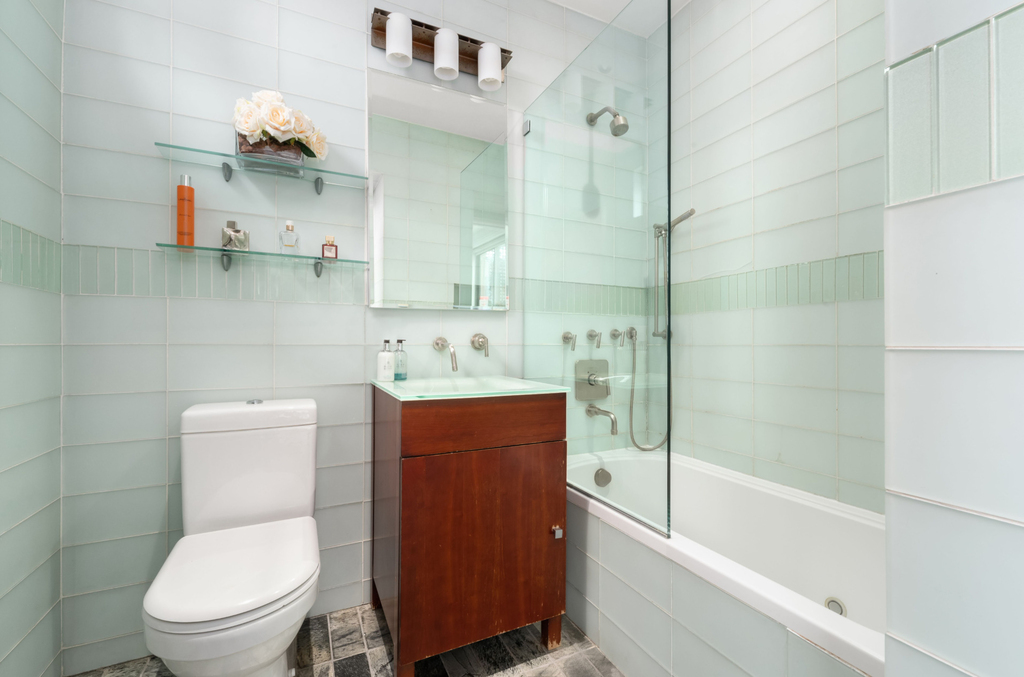345 E 50th Street - Photo 2