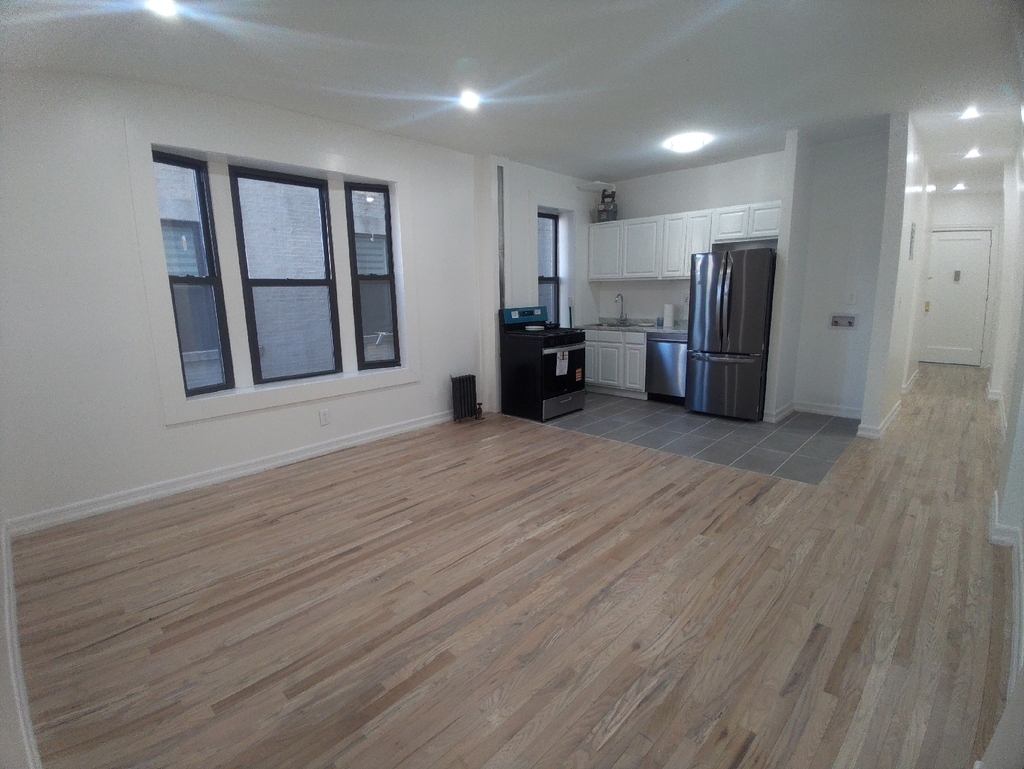 160 Wadsworth Avenue - Photo 1