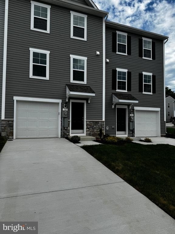 18 Clifton Mnr - Photo 1