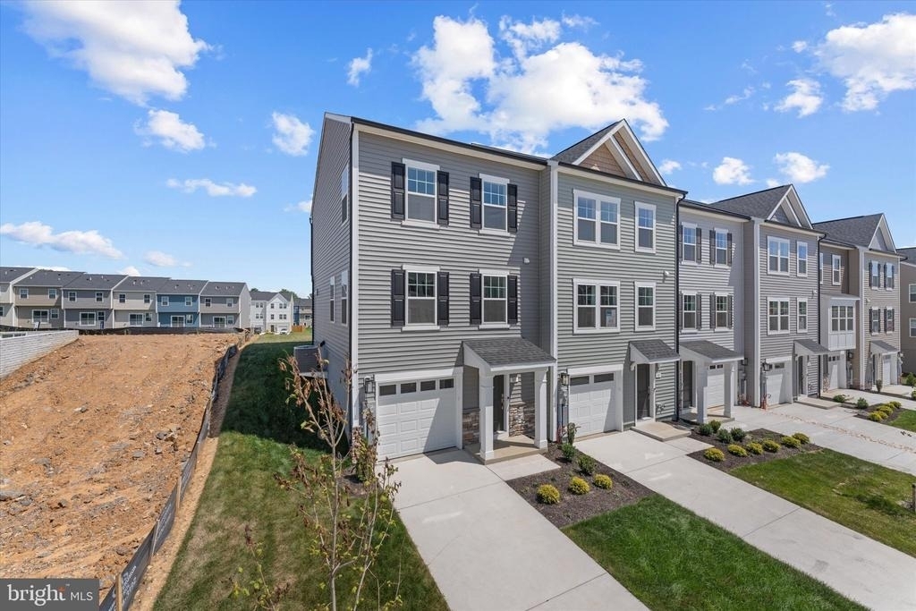 501 Fontana Circle - Photo 1