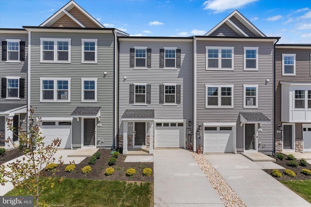 505 Fontana Circle - Photo 1