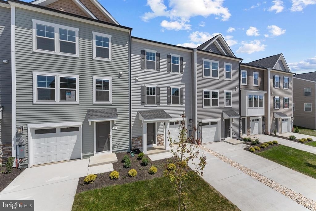 505 Fontana Circle - Photo 0