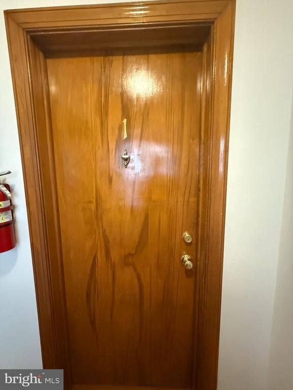 320 N Royal Avenue - Photo 1