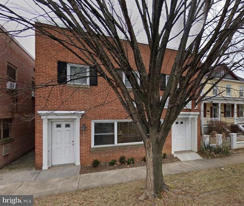 320 N Royal Avenue - Photo 0