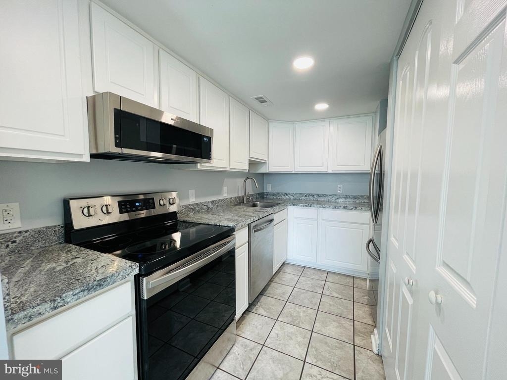 202 Chesterfield Lane - Photo 5