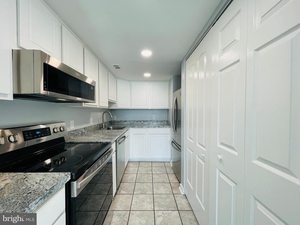 202 Chesterfield Lane - Photo 6