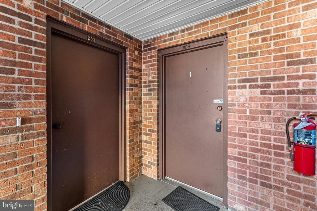 202 Chesterfield Lane - Photo 2