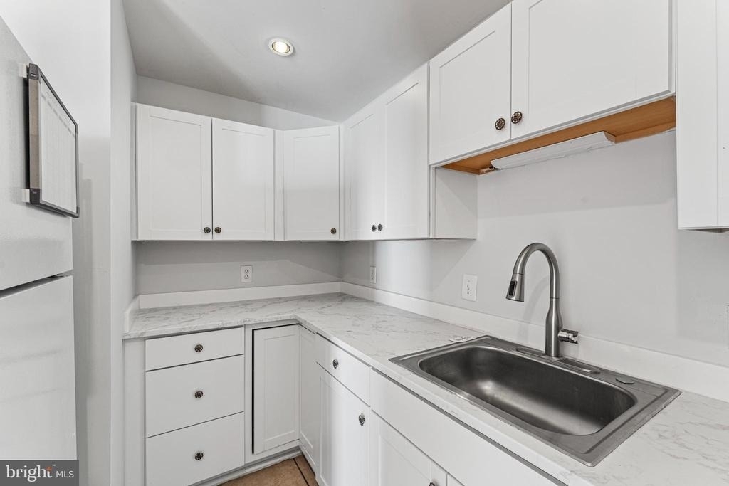 202 Chesterfield Lane - Photo 10