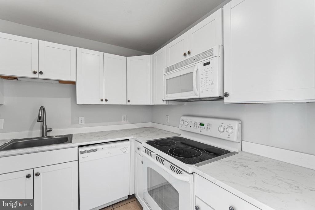 202 Chesterfield Lane - Photo 9