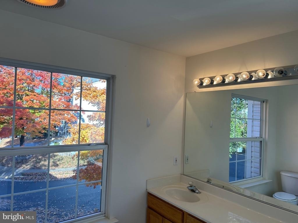 6821 Hollow Glen Court - Photo 16