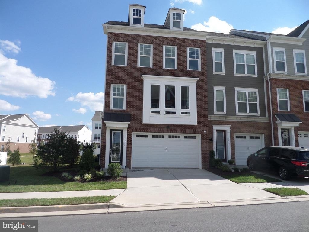 42939 Running Creek Square - Photo 0