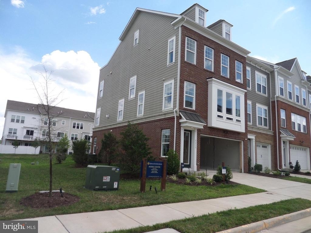 42939 Running Creek Square - Photo 1